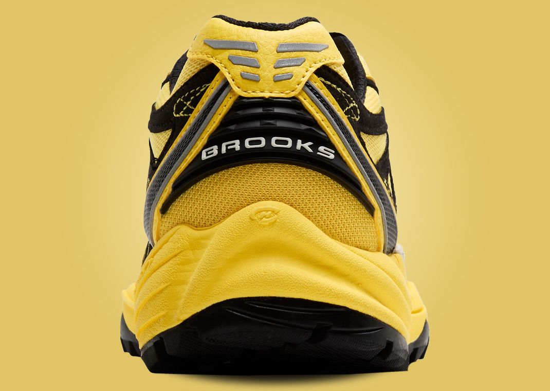 Brooks Cascadia 1 Black Yellow Heel