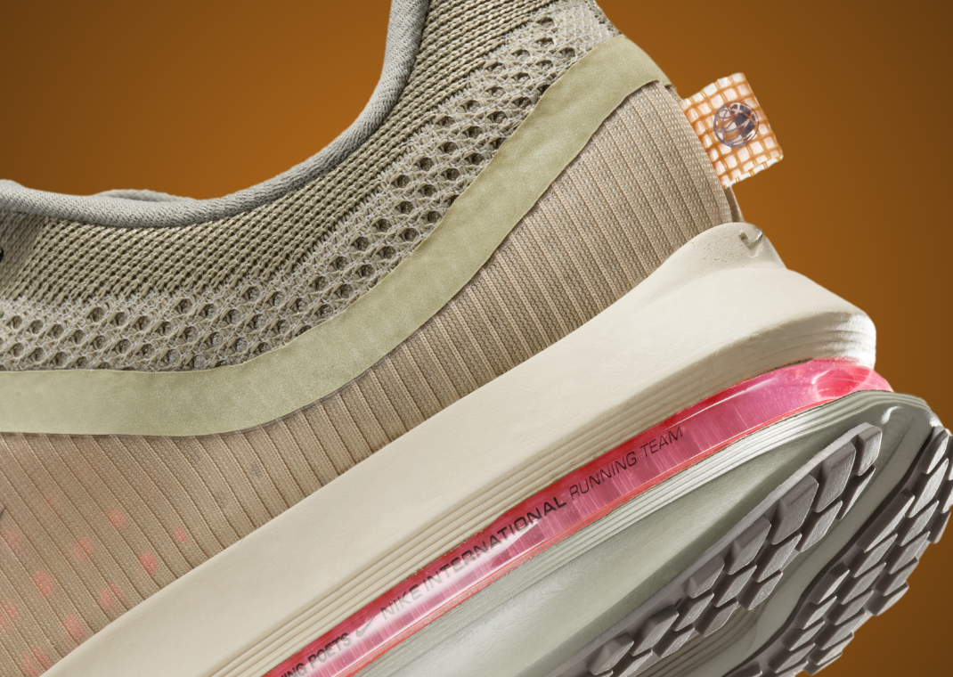 Nike Pegasus Premium Running Poets - Heel Detail