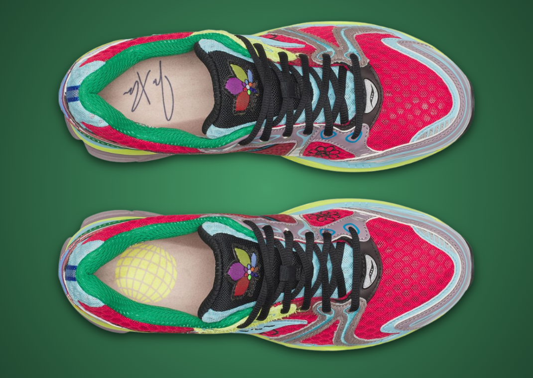 Jae Tips x Saucony ProGrid Triumph 4 Flowers Grow Uptown Poison Ivy Top