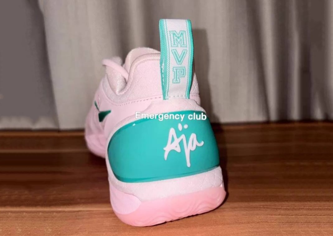 Nike A'Two Pinkies Up