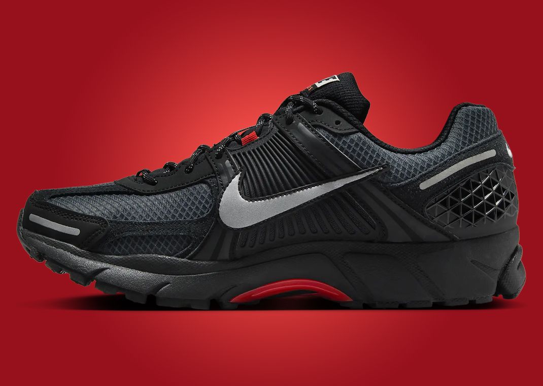 靴 NIKE zoom vomero 5 The Nike Zoom Vomero 5 