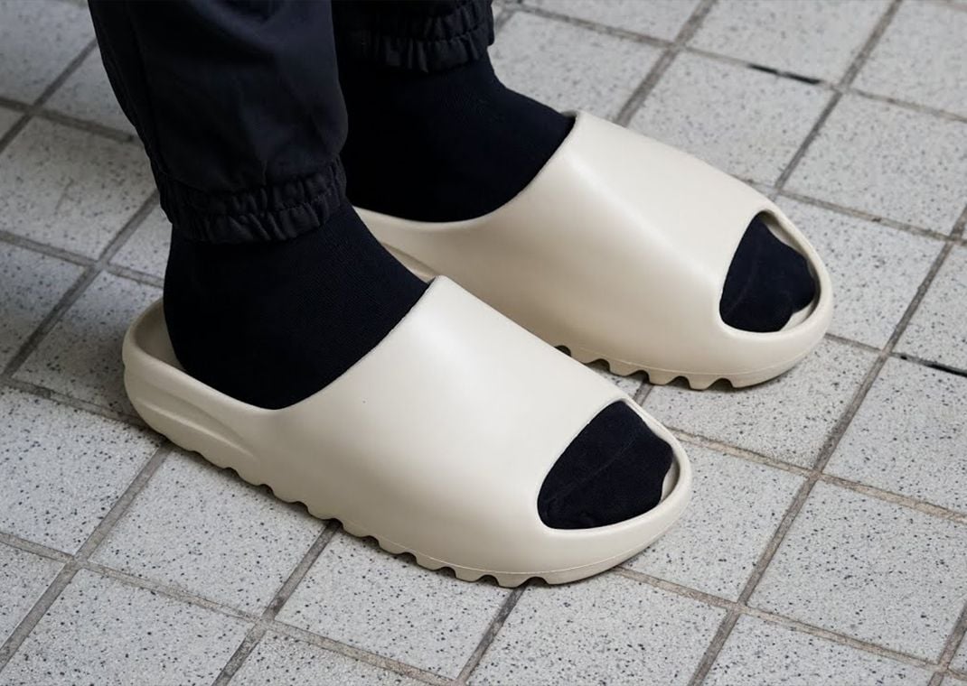 Yeezy Slide Bone On Foot (image via