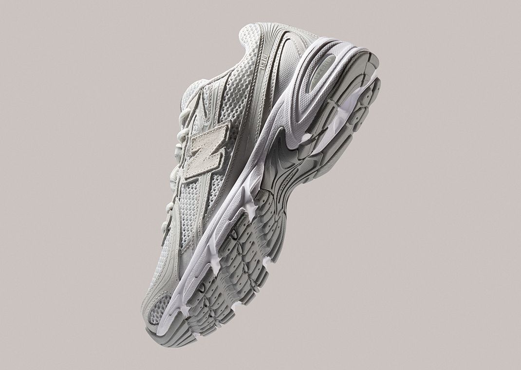 New Balance 740 Grey Days Angle