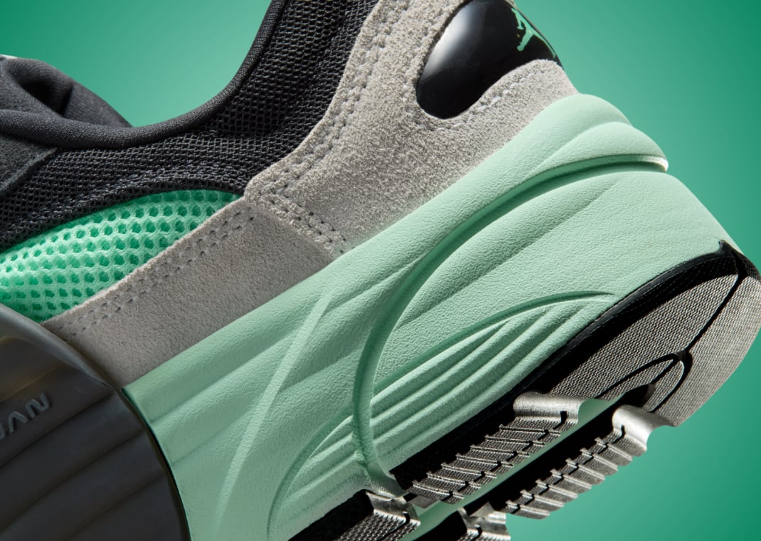 Jordan Trunner O/S Black Jade Aura