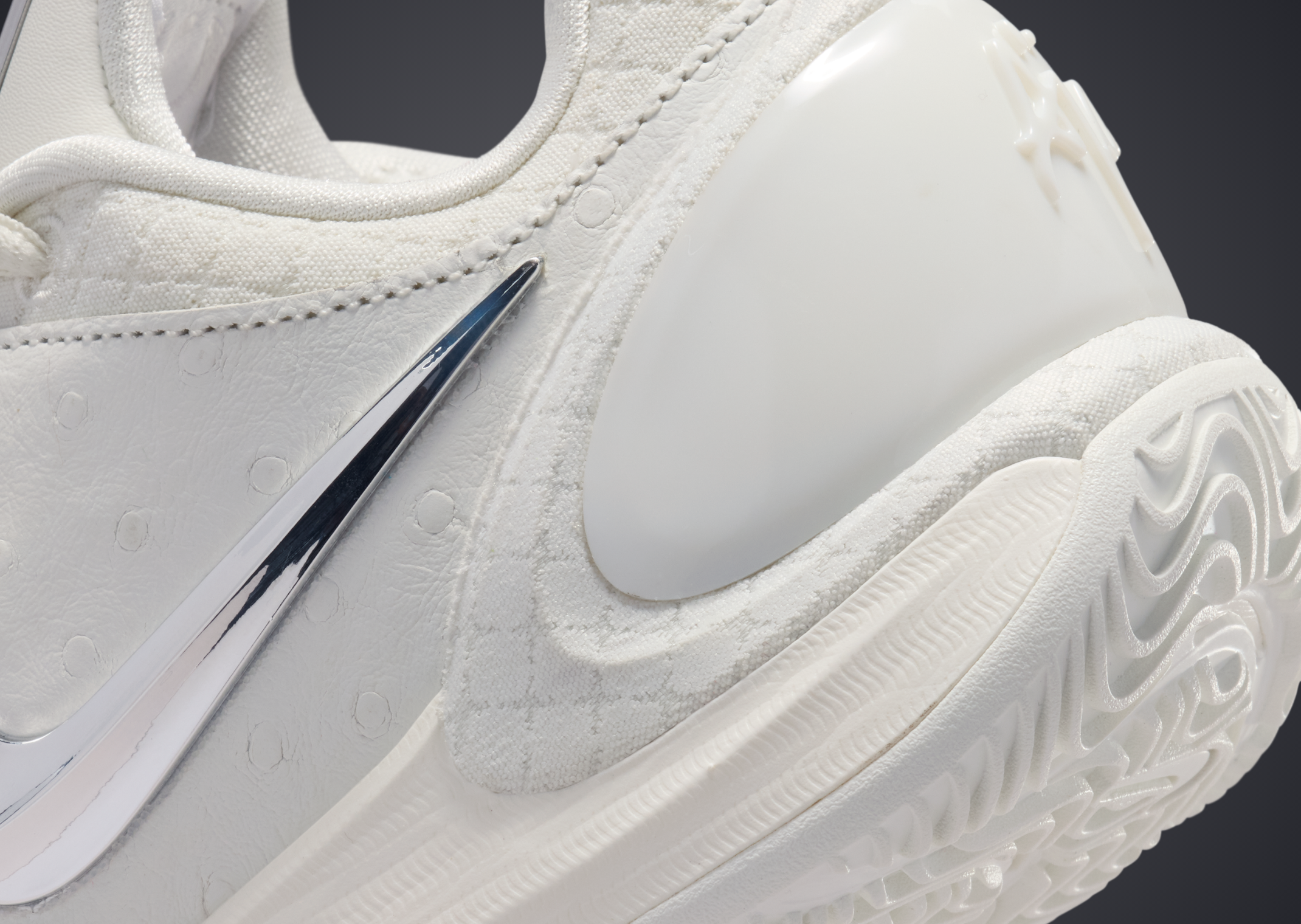 Nike A'Two LX White Label - Heel Detail