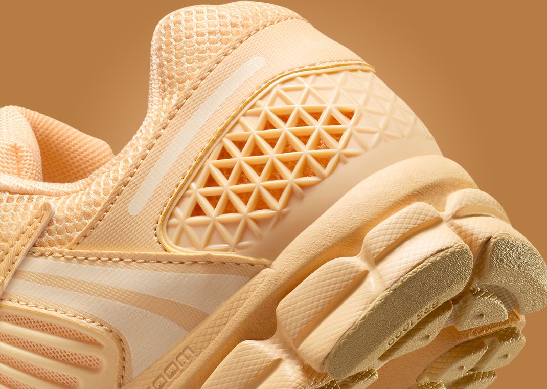 Nike Zoom Vomero 5 Celestial Gold Detail