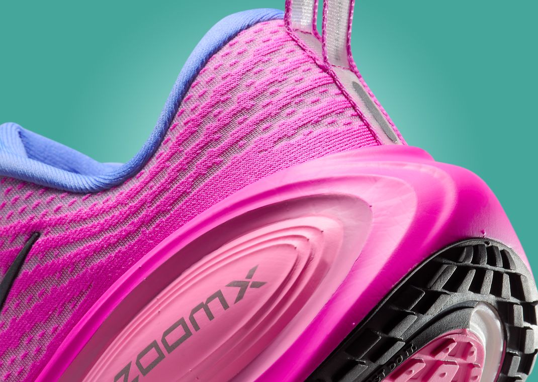 Nike Vomero Plus Royal Pulse Fire Pink (W) Heel Detail