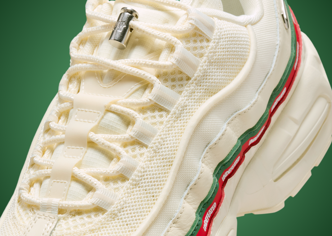 Undefeated x Nike Air Max 95 OG Big Bubble Sail Gorge Green Detail