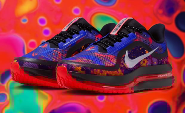 Nike Adds Cyber Splatter Pattern to New Pegasus Premium Colorway