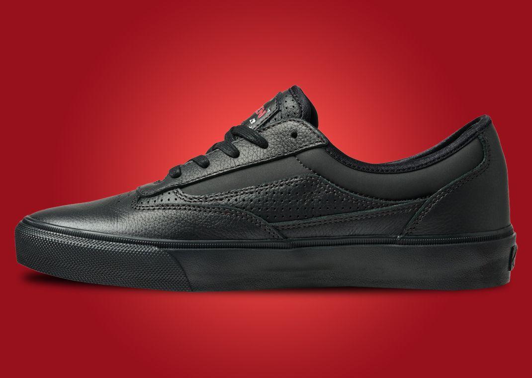 Vans Curren Triple Black Medial