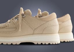New York Yankees x Clarks 8th St by Ronnie Fieg Sunderland Light Sand - Heel