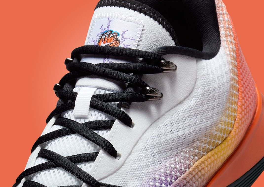 Nike S.T. Flare etail