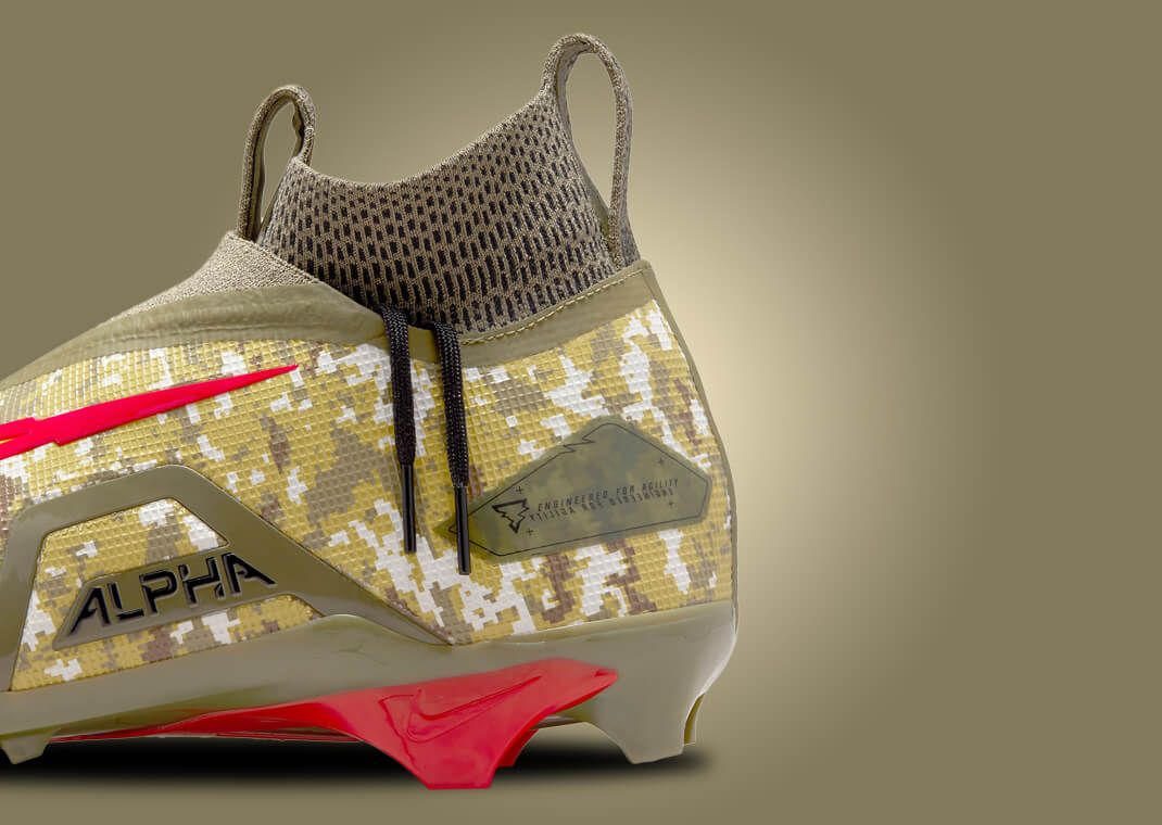 スパイク Nike Alpha Menace Elite 3 \"Travis Kelce\" Size 8 - Nike Alpha Menace Elite 3 Travis Kelce Camo Cleats