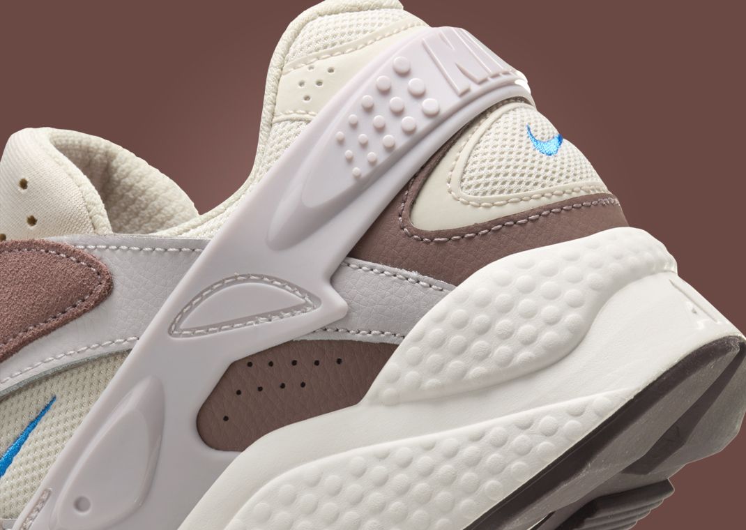 Nike Air Huarache Runner Light Orewood Brown Earth Heel Detail
