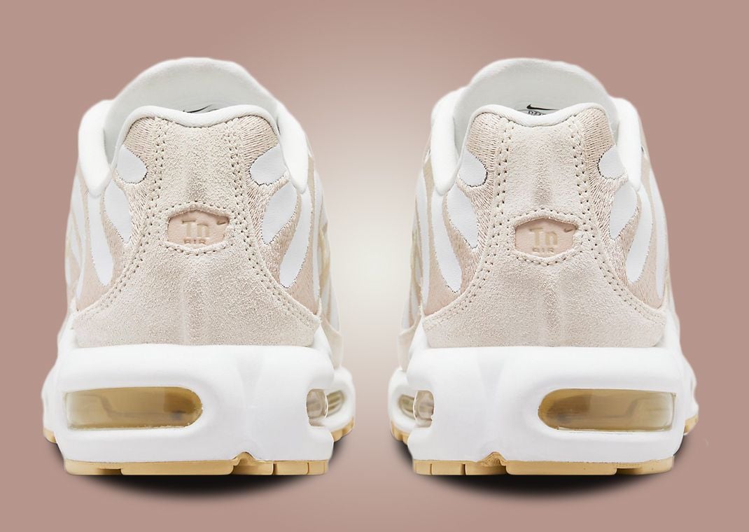 ★関税込★NIKE★WMNS AIR MAX PLUS SUMMIT PALE VANILLA 23-26 Womens Nike Air Max Plus Premium Pale Vanilla Sanddrift