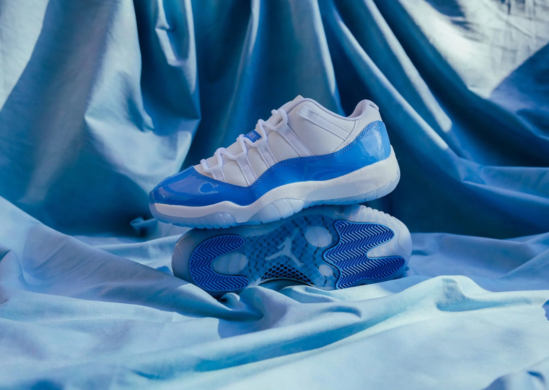Air Jordan 11 Retro Low White University Blue