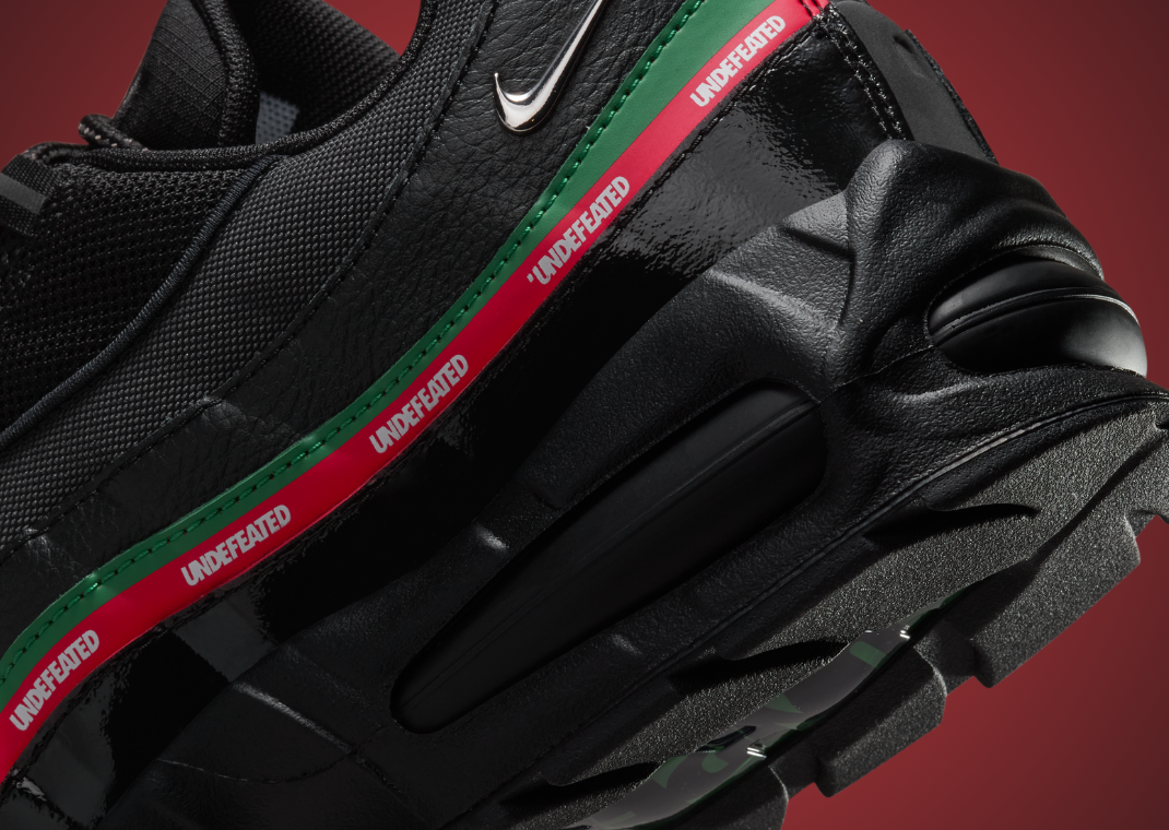 Undefeated x Nike Air Max 95 OG Big Bubble Black Gorge Green Heel Detail