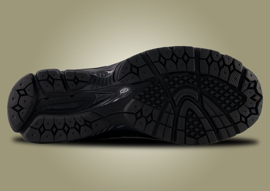 New Balance 2002R GTX Protection Pack Black - Bottom