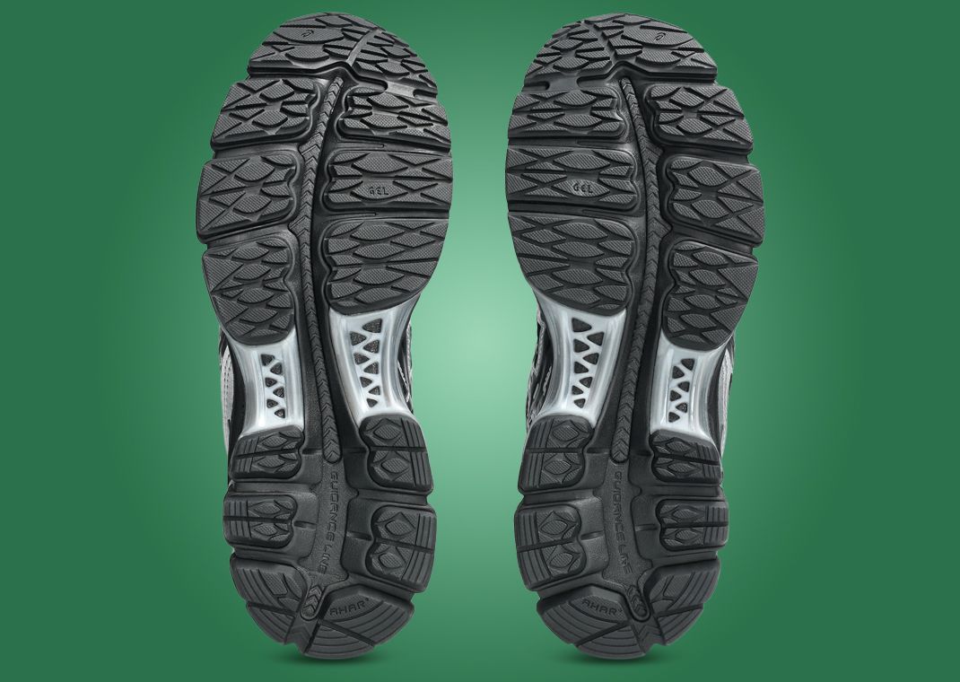 Asics Gel-Kayano 12.1 Black Silver Outsole