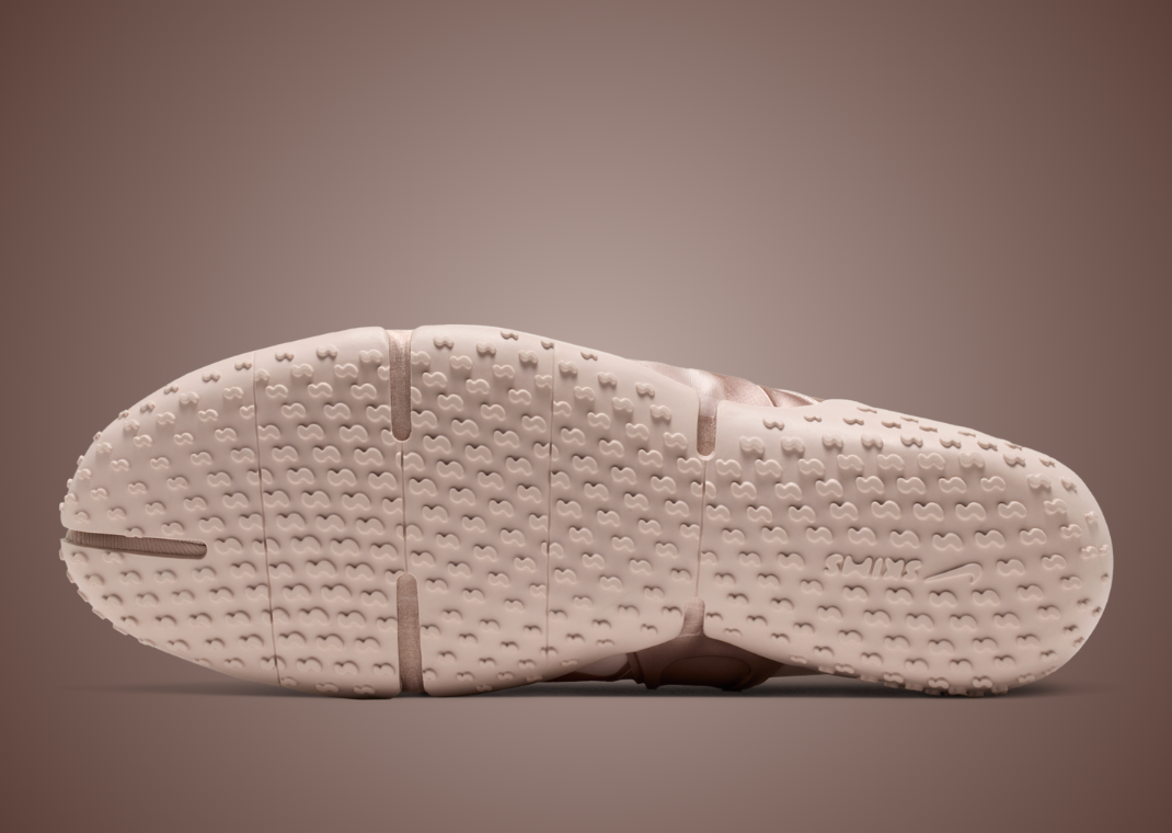 NikeSKIMS Rift Satin Silt Red - Outsole