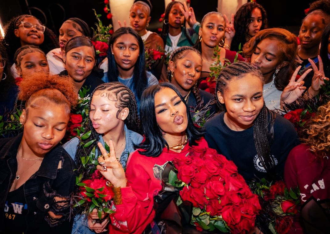 Teyana Taylor with kids from College Track Crenshaw and Cleanup South Central