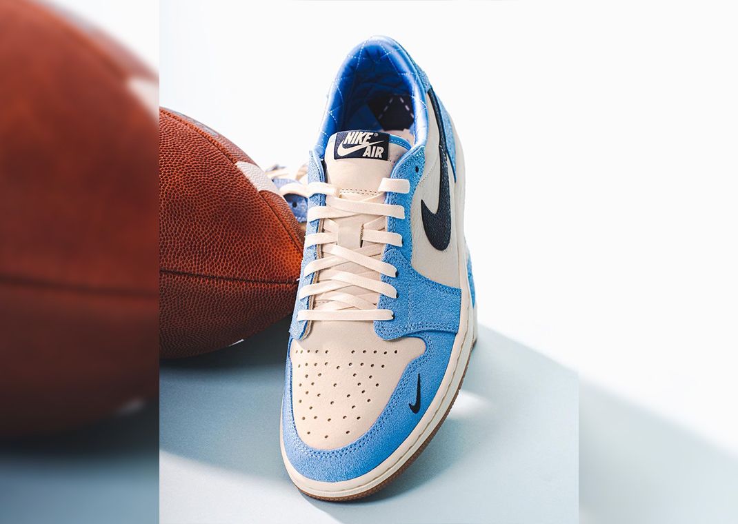 Air Jordan 1 Retro Low OG UNC Football PE