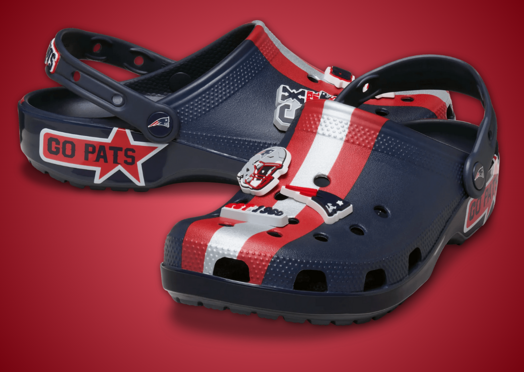 NFL x Crocs Classic Clog New England Patriots - Angle