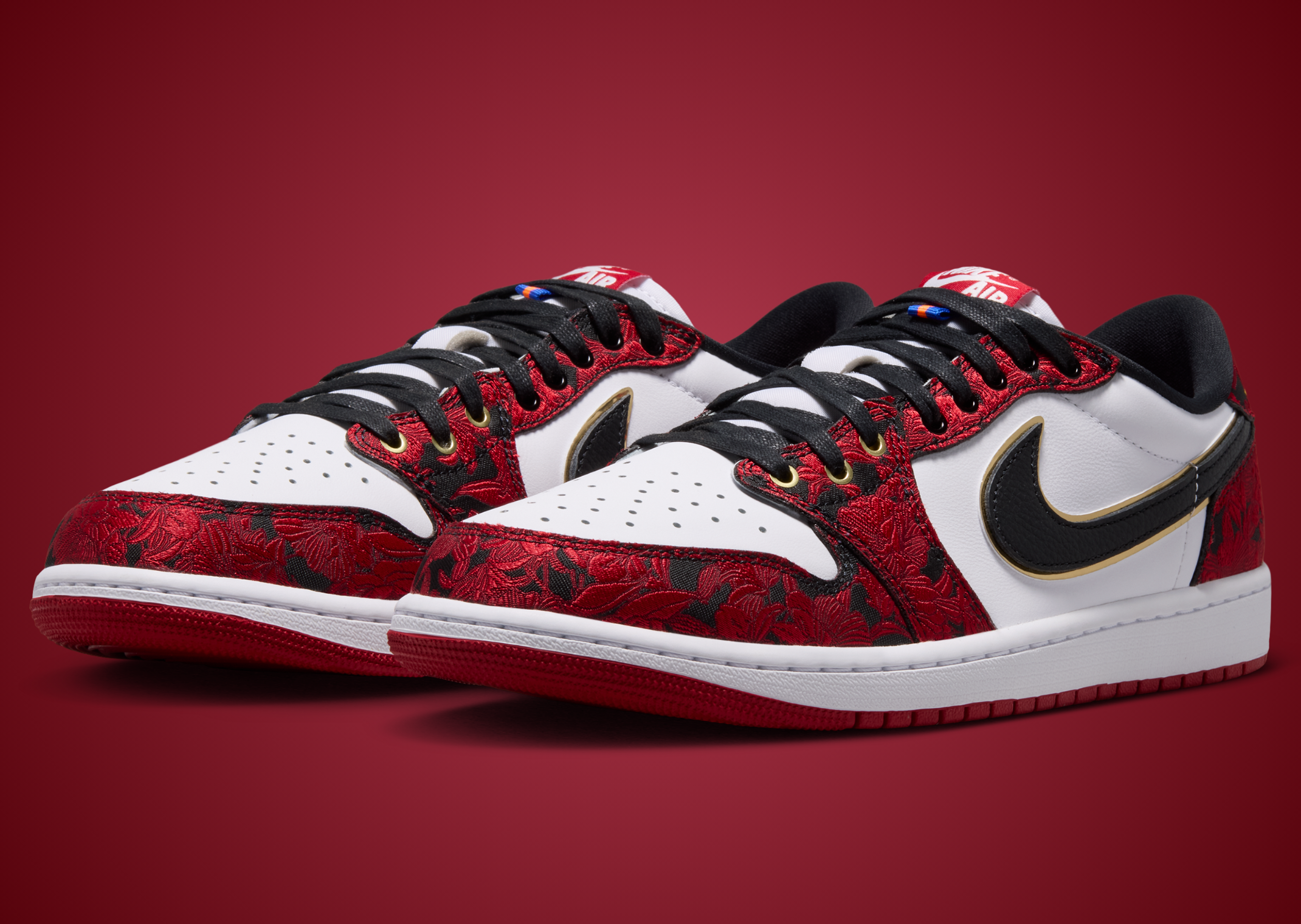 Air Jordan 1 Retro Low OG Last Dance in the Garden - Angle