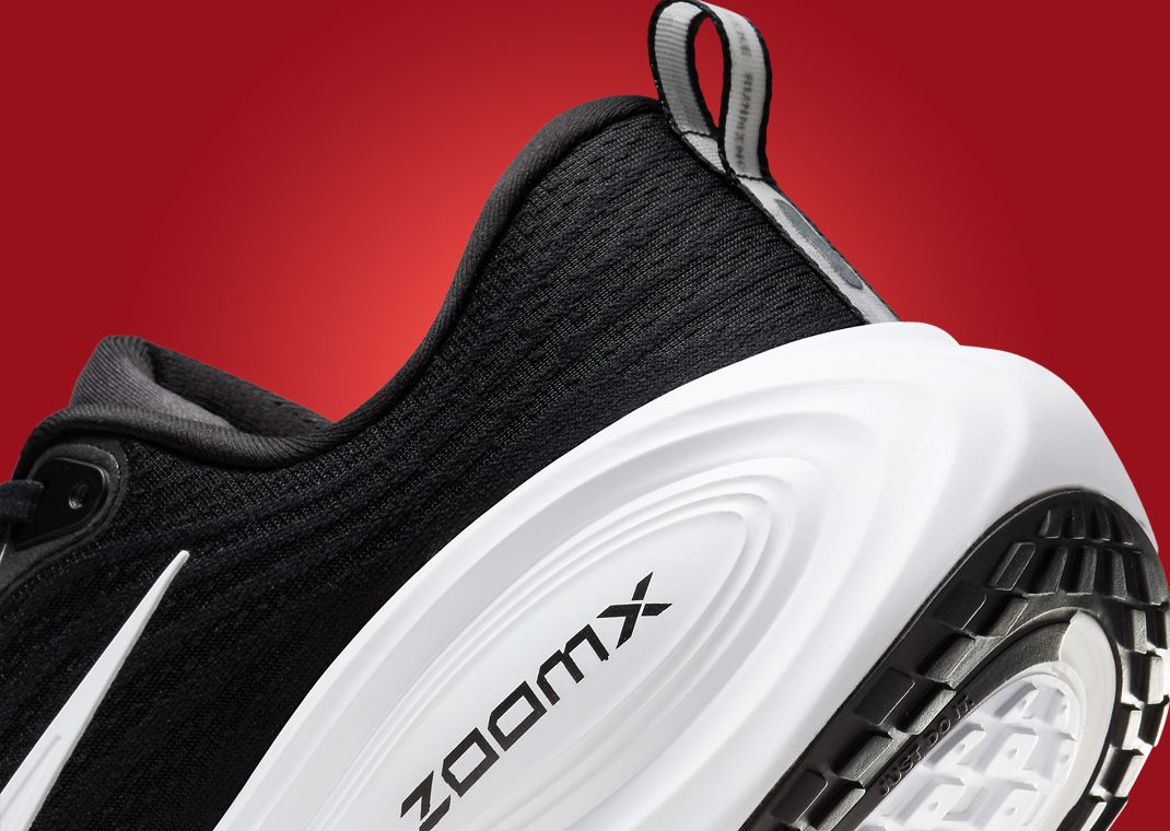 Nike Vomero Plus Black White  Heel Detail