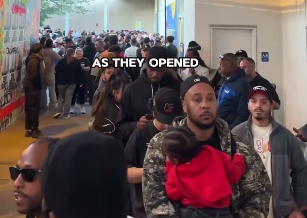 Line for The Shaw's SNKRS Cafeteria