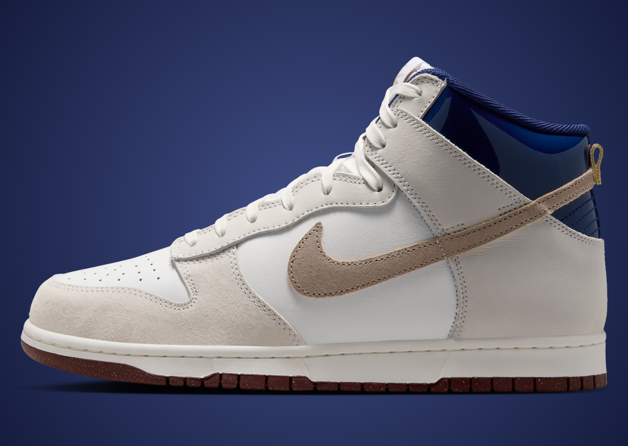 Beyond Store x Nike SB Dunk High - Lateral