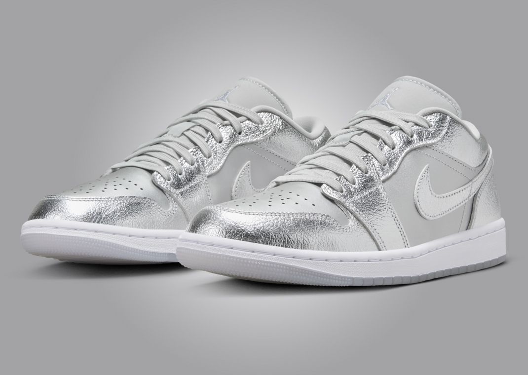 Air Jordan 1 Low SE Metallic Silver (W) Angle