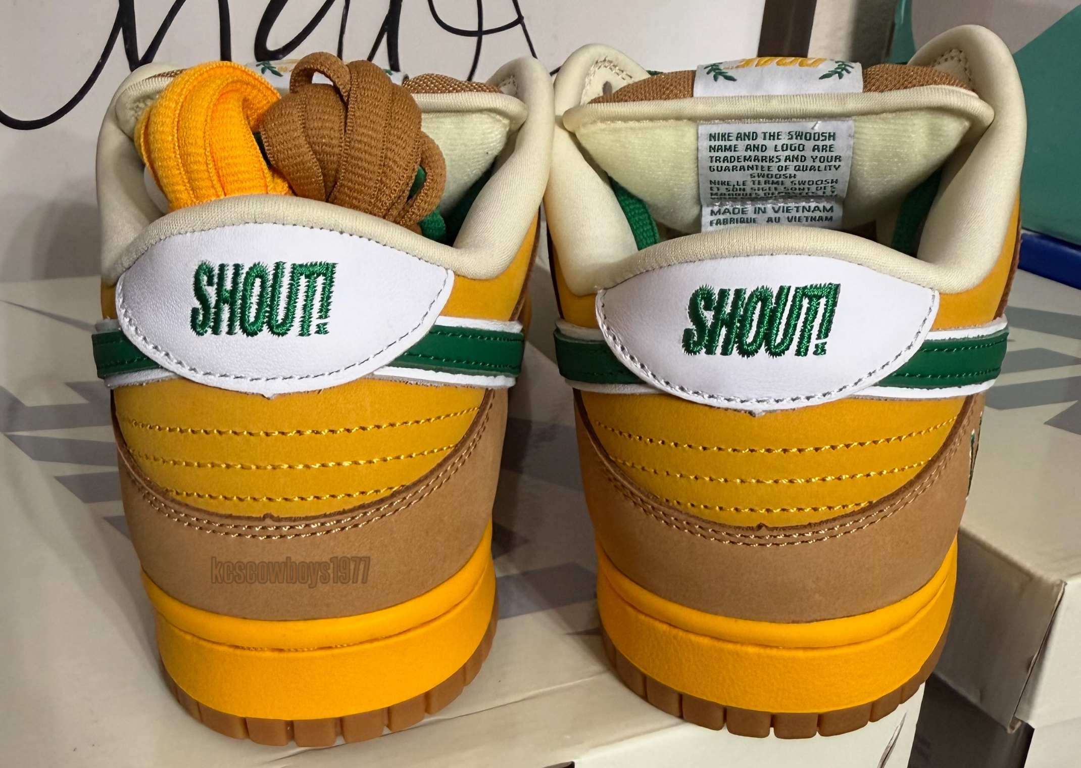 Nike SB Dunk Low Ducks of a Feather Shout