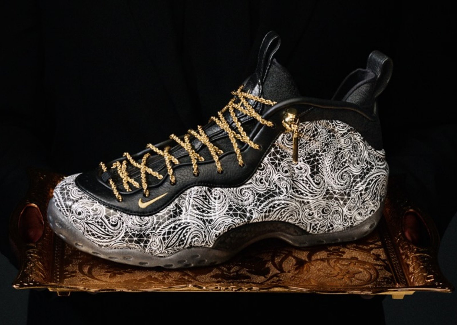 Nike Foamposite スプラッター柄 シューズ Victor Solomon's Las Vegas-Exclusive Nike Collab Pack Adds a