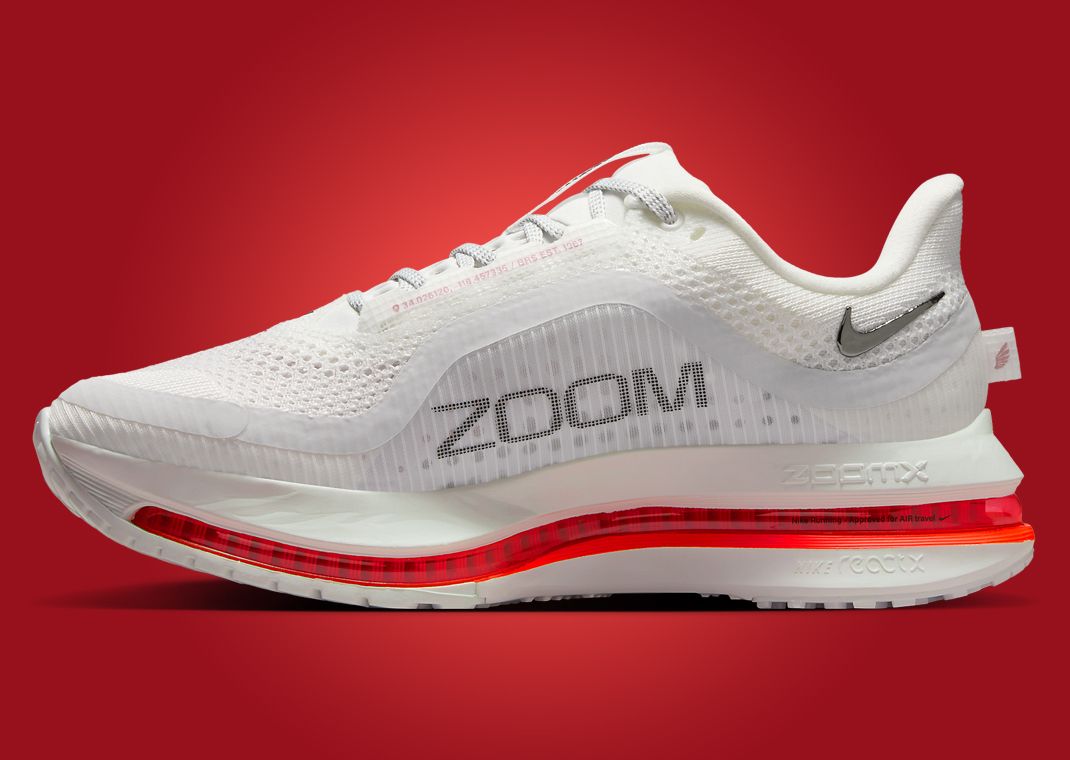 The Nike Pegasus Premium Summit White Bright Crimson  display picture 2