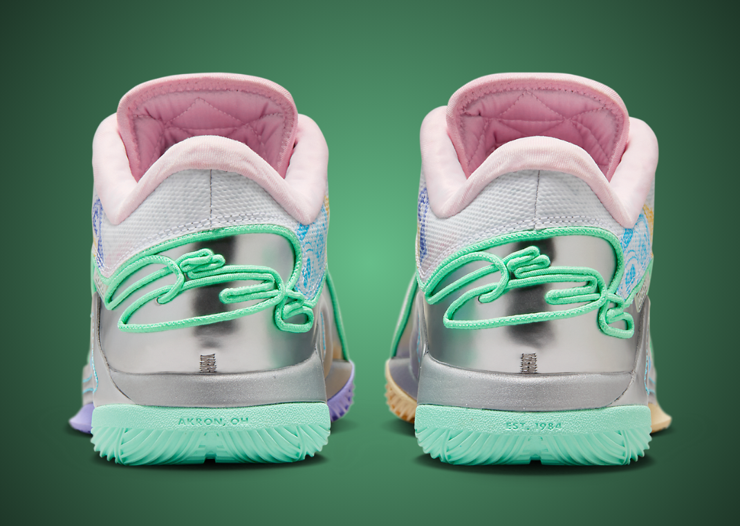 Monopoly x Nike LeBron 22 Heel
