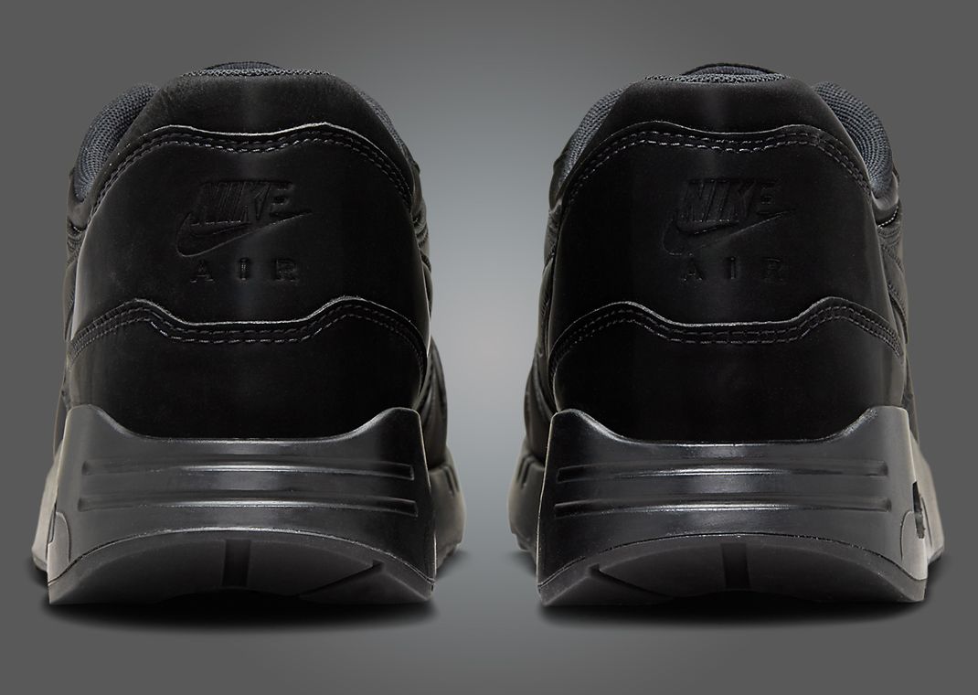 靴 Nike Air Max 1 '86 OG \"Triple Black\" The Nike Air Max 1 '86 OG Vanta Black Releases Spring 2025
