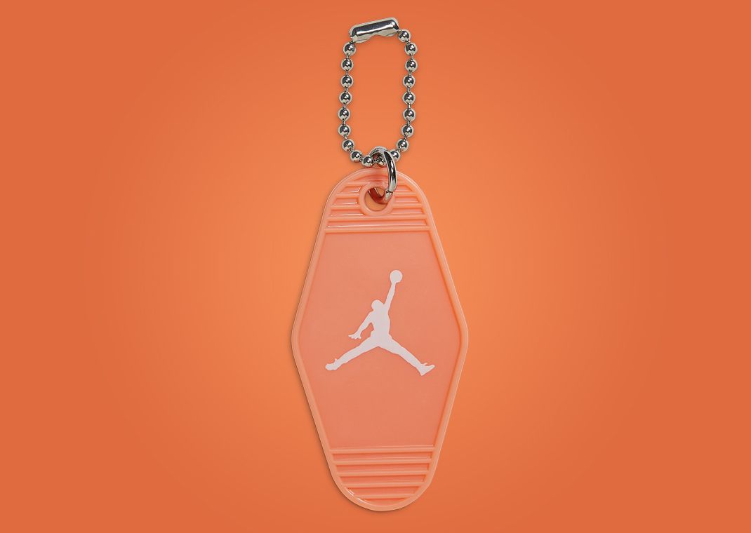 Air Jordan 1 Mid SE Flight Vintage Hangtag