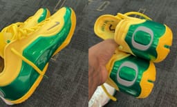 Oregon Guard Takai Simpkins Shows off Ducks LeBron 23 PE