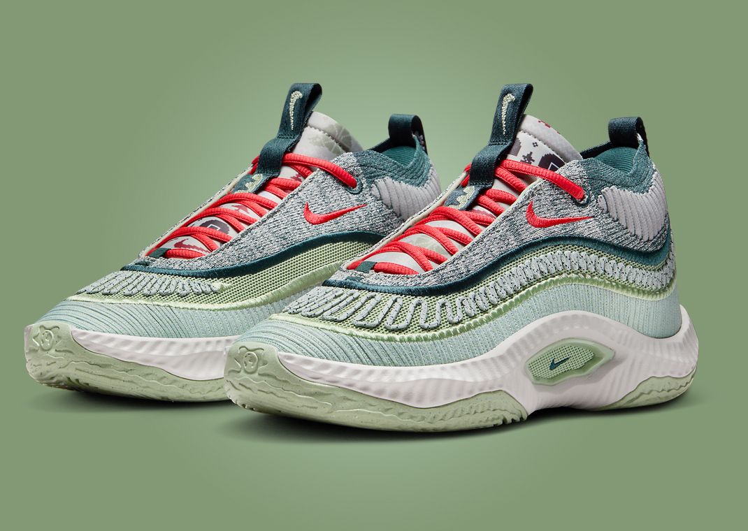 Nike Cosmic Unity 3 Christmas Angle