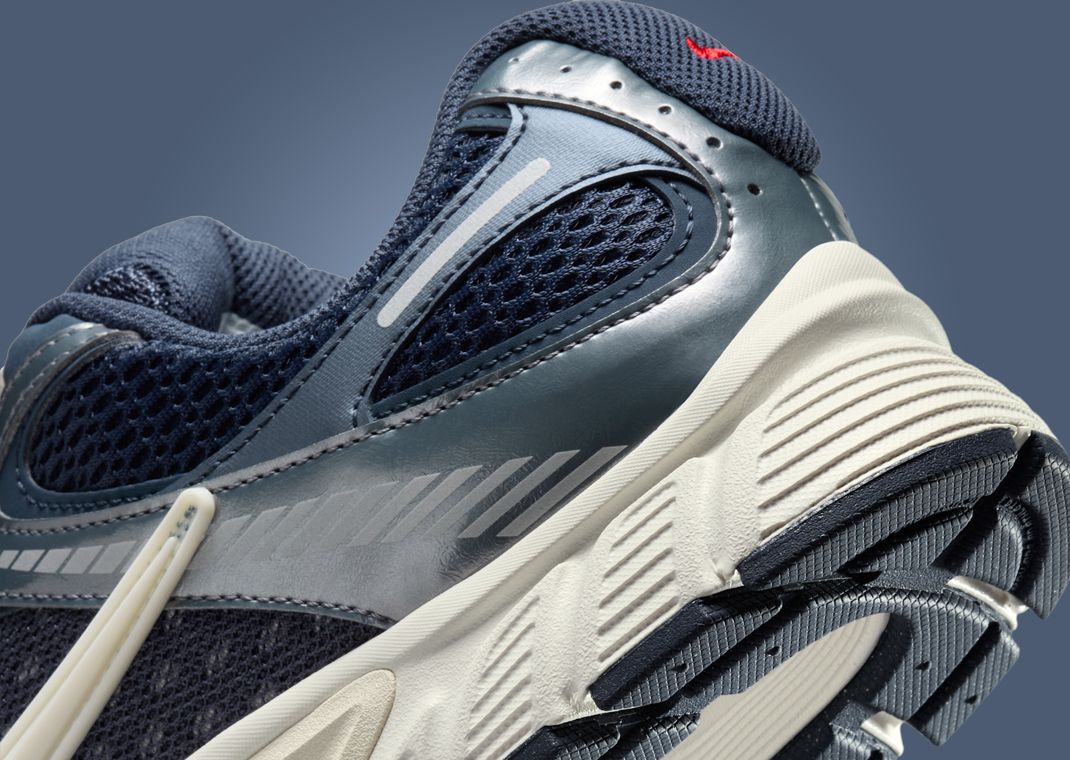 Nike V5 RNR Independence Day Heel Detail