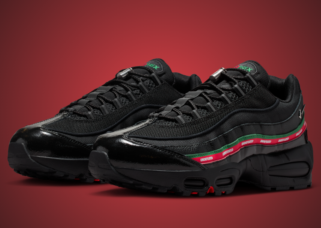 Undefeated x Nike Air Max 95 OG Big Bubble Black Gorge Green Angle