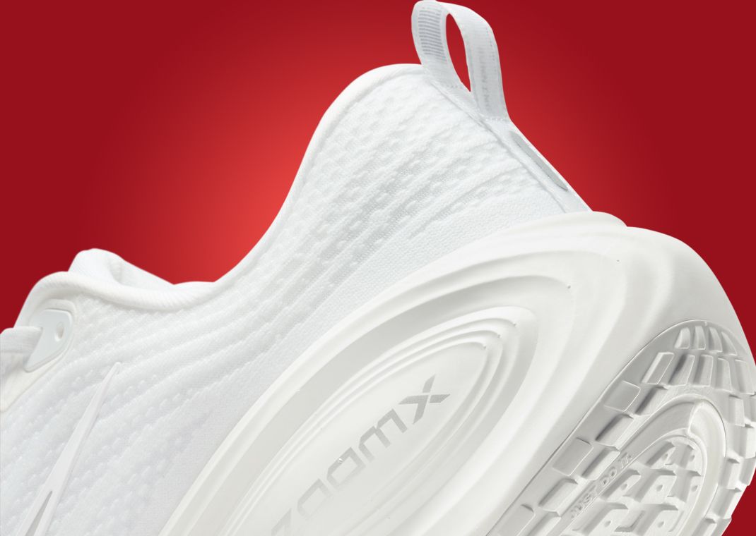 Nike Vomero Plus White Heel Detail