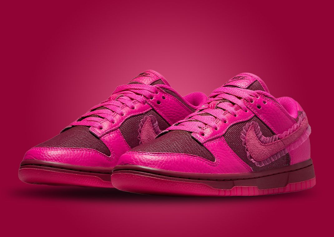 Nike Dunk Low "Valentine's Day" (W)