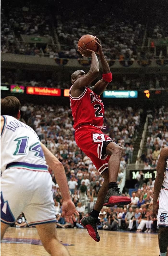 Michael Jordan Air Jordan 12 Flu Game in 1996-97