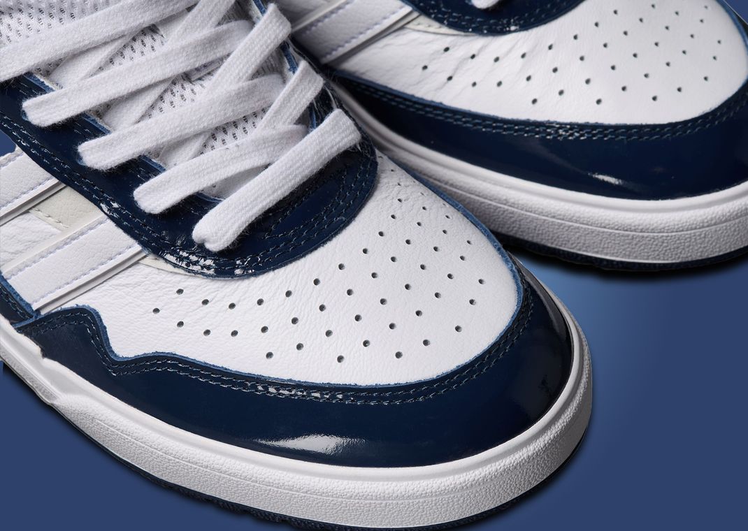 adidas Tyshawn II White Collegiate Navy Toe