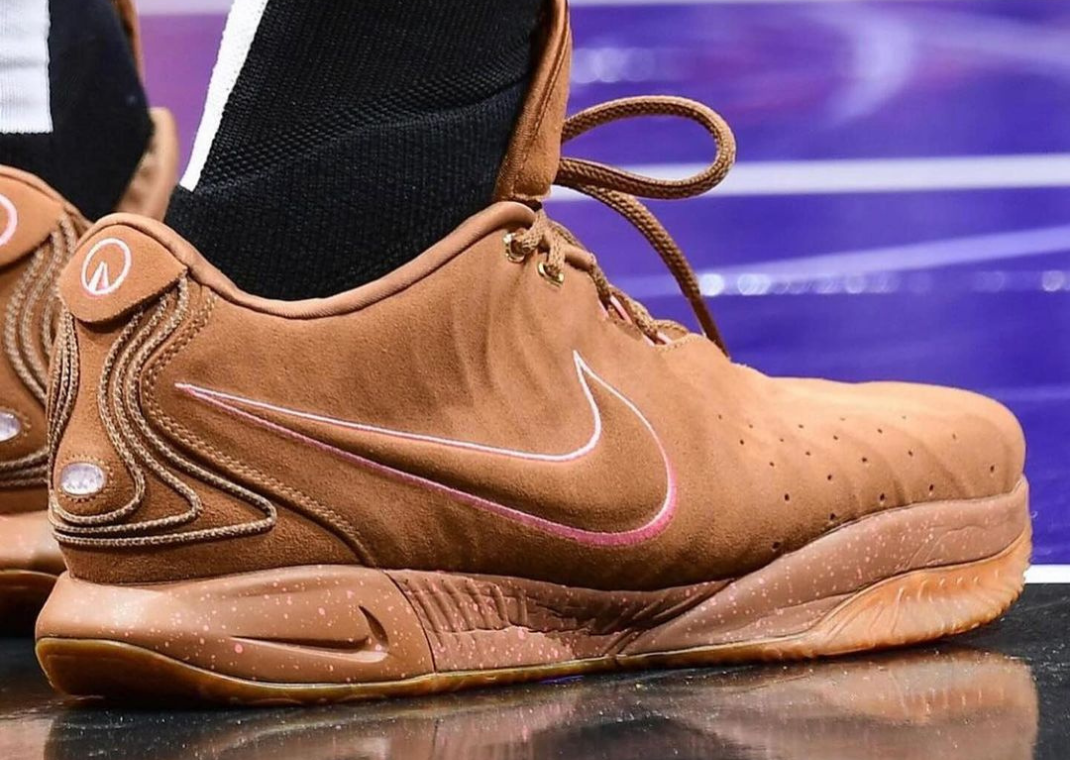 UNKNWN x Nike LeBron 21 Lateral On Court