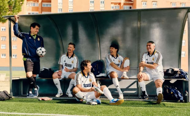 Real Madrid legends, Raúl, Sanchís, Casillas, Morientes, Guti and Marcelo, in the 99/00 Home Jersey