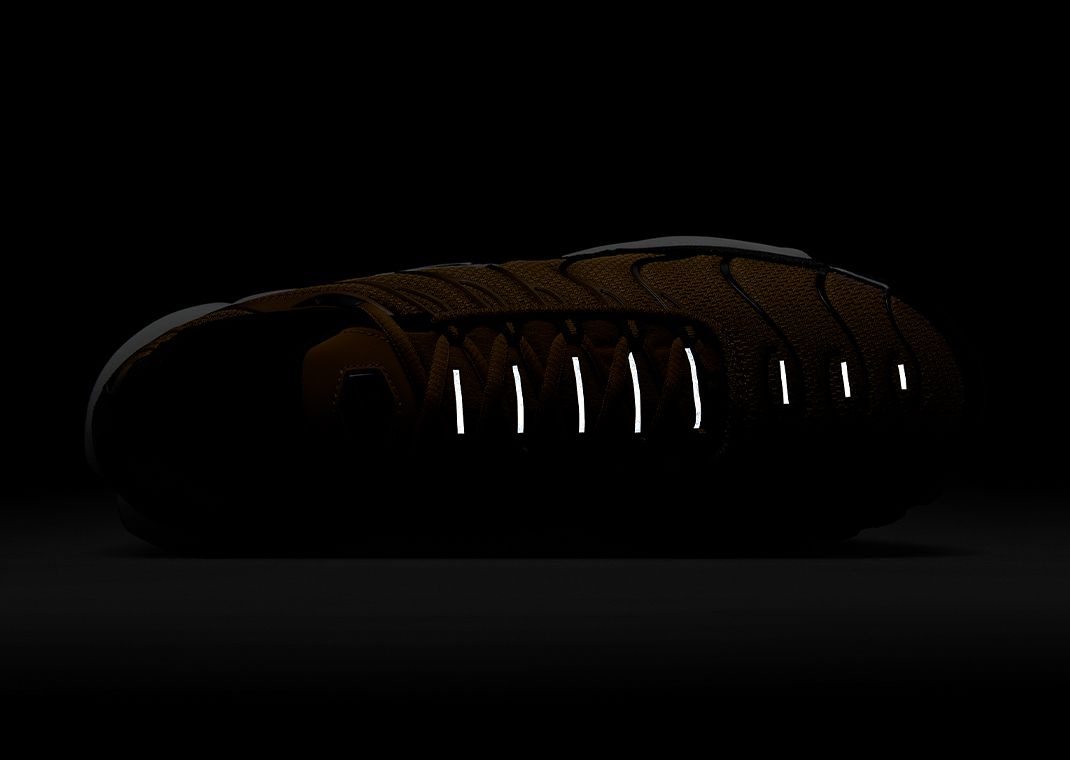 Nike Air Max Plus Golden Harvest Black Top