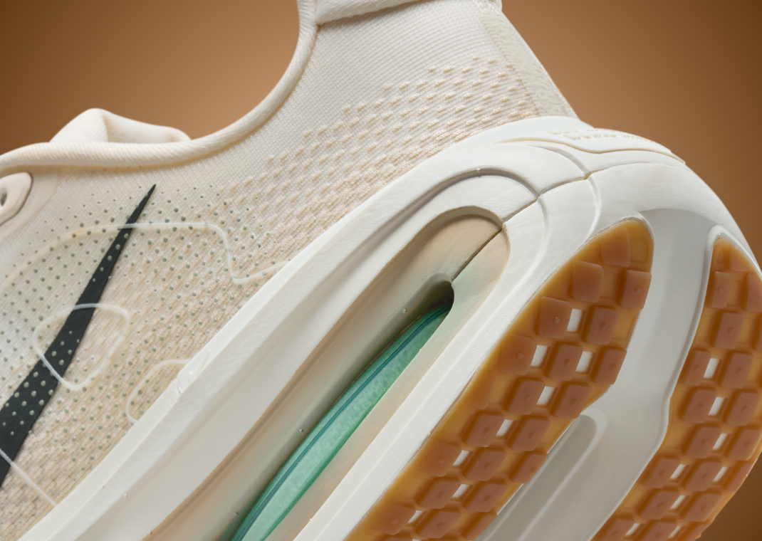 Nike Vomero Premium Pale Ivory heel details